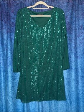 Sparkling Emerald V-Neck Long Sleeve Dress